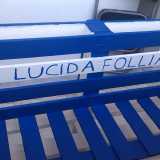 �Ne abbiamo montata una vicino la facolt� di veterinaria - sottolinea il 22enne Alberto - e un'altra in zona "ville". Entrambe sono realizzate con materiali riciclabili e affiancate da una panchina colorata, l'ideale per gustarsi una lettura in attesa del bus�